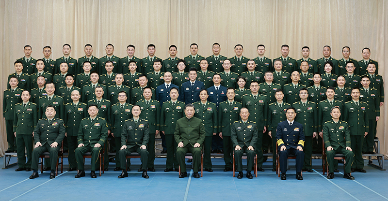 11月29日，，，中共中央总书记、、、国家主席、、、中央军委主席习近平到武警海警总队东：Ｇ富硬渴硬。。。这是习近平亲热接见东：Ｇ富硬坑泄赝，，，同各人合影留念。。。